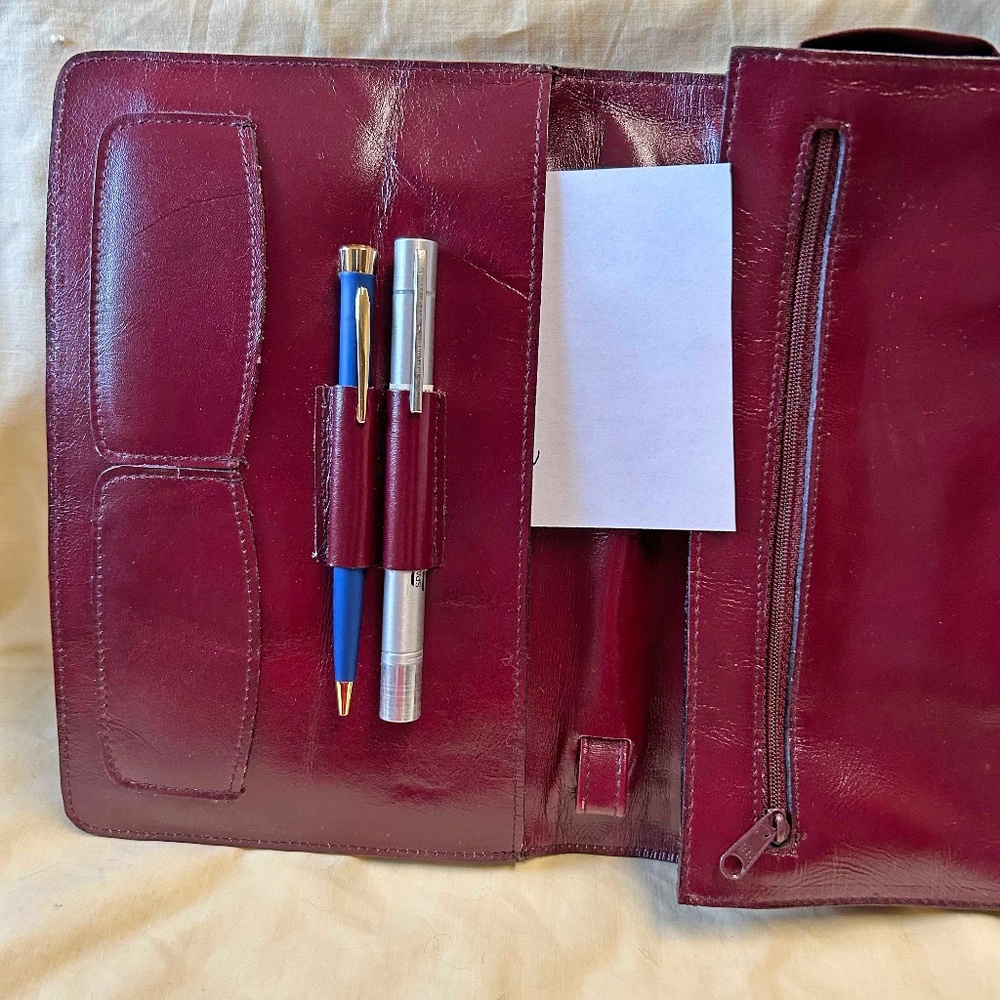WRIST PURSE, CALF LEATHER, HAS LOCK, 9 X 6 X 2 INCHES CLOSED, MADE IN CANADA,